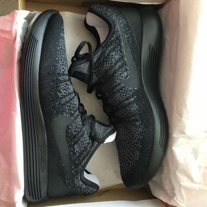 MENS lunarepic low flyknit 2 in black